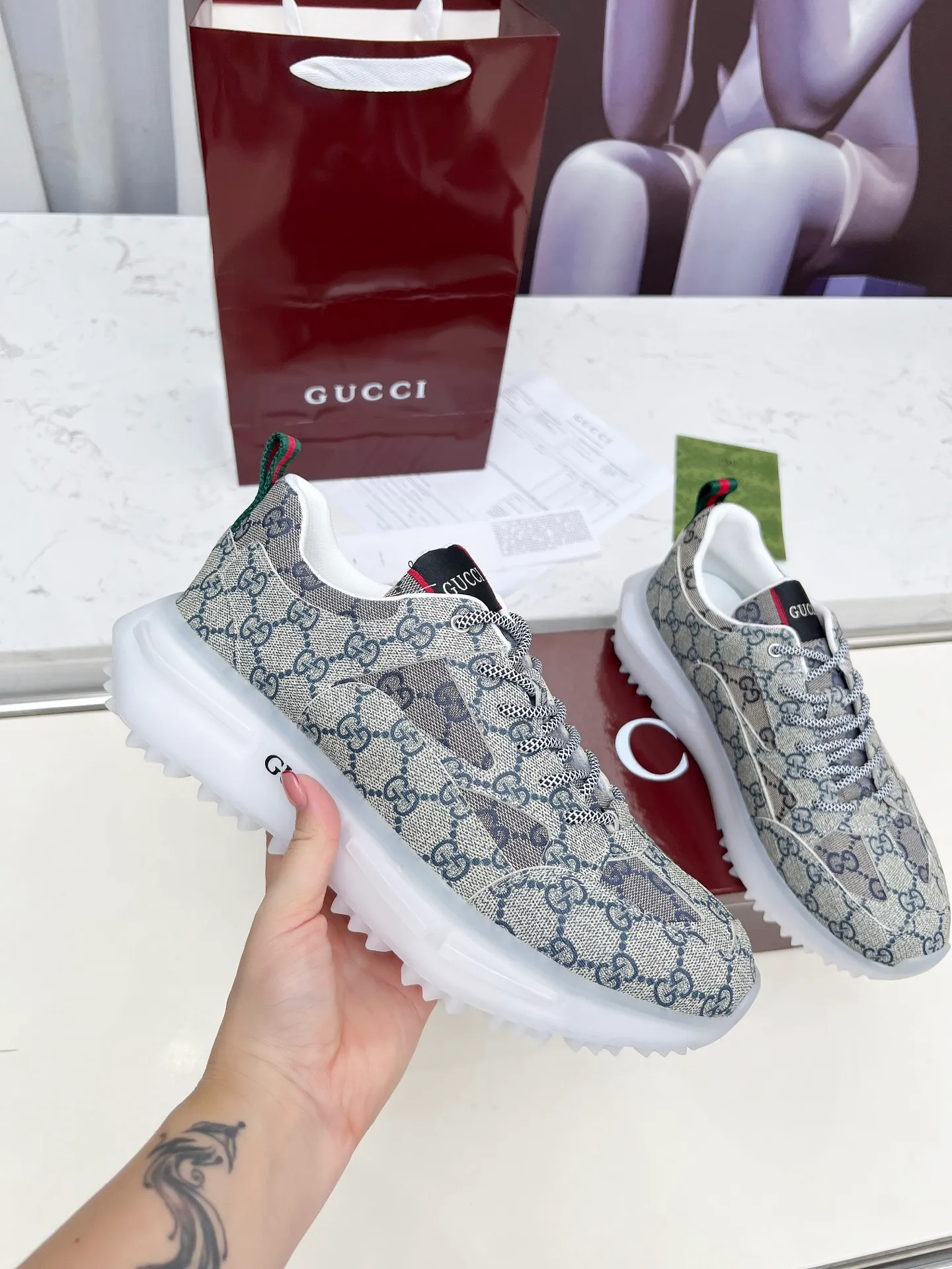 👟👟Ex-factory price 560👟👟 ❤️‍🔥❤️‍🔥❤️‍🔥Gucci series 2.0 sports shoes are made with heavy investment❤️‍🔥❤️‍🔥❤️‍🔥Renewed interpretation of the brand's iconic striped webbing elements😍😍When retro genes collide with futuristic design🎊🎊This new pair of Gucci shoes directly reaches the trend threshold💥 ✔️Caron color contrast + classic stripes, GG reflective piping, visual impact, and comes with high-light filter when out on the street ✔️Multi-layer structure of different materials, mesh breathability, leather shaping, outsole EVA foam and TPU combination😍😍😍Fashion and practicality online ✔️Details of double G midsole + iconic double G lock shoelaces, retro DNA is crazy and restless, and every step is based on the trendy aesthetic❤️❤️❤️❤️ Matching code: male 39-44